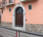altra-vista-del-portale-in-pietra-locale