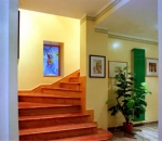 scala-in-travertino-rosso-e-travertino-giallo-persiano