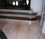 scalinata-in-marmo-verde-guatemala-e-rosa-portogallo