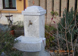 Fontana in Pietra Locale (ARREDO URBANO)