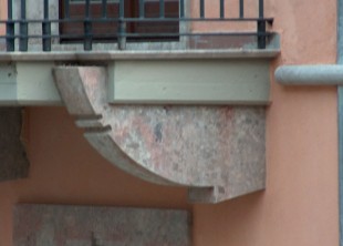 Vista imbotti di balconi in Pietra Locale palazzo Caggiano - Avigliano (PZ)